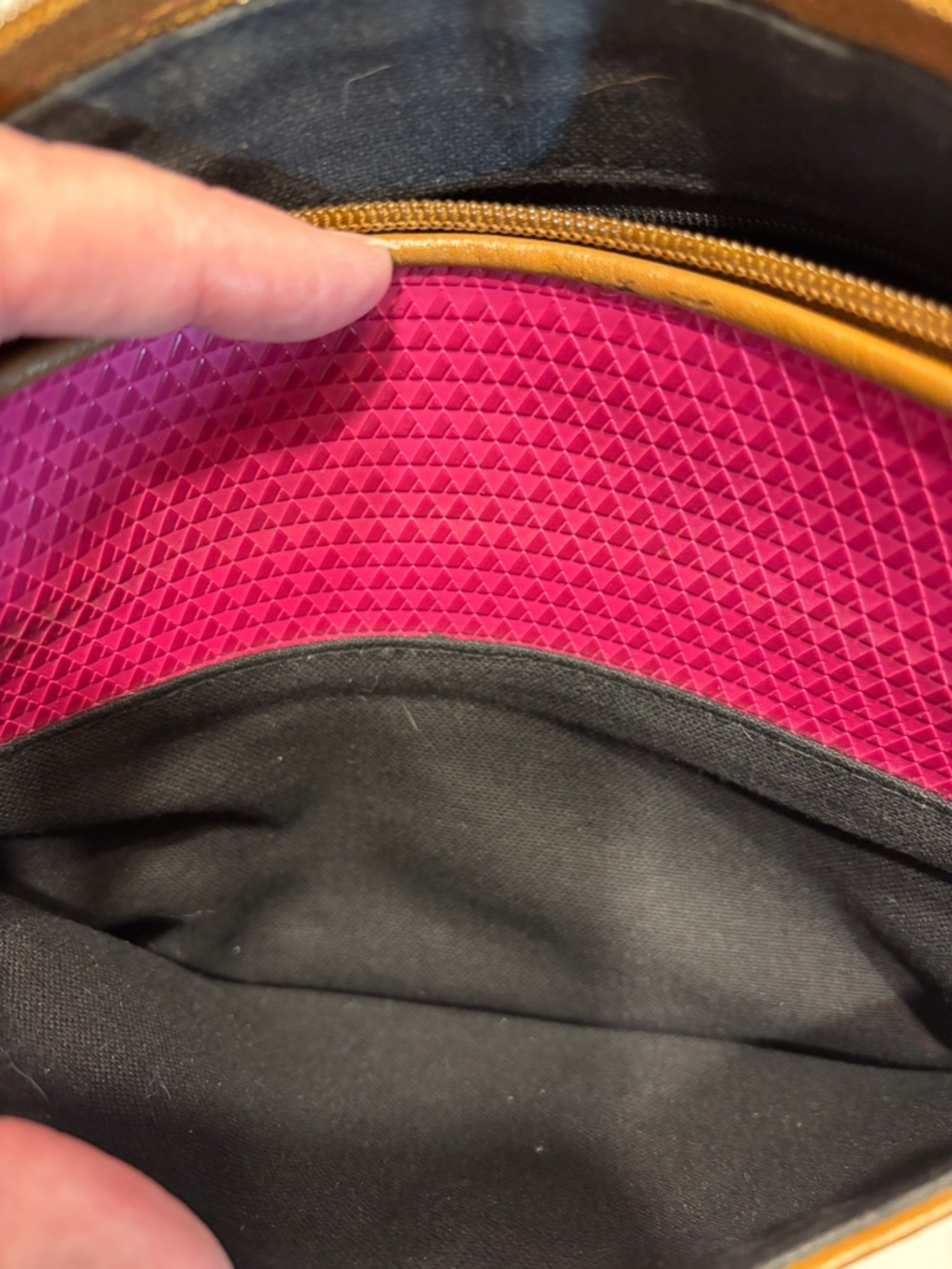 Vintage Liz Claiborne Fuchsia Crossbody Bag with Tan Trim - Picture 7 of 9